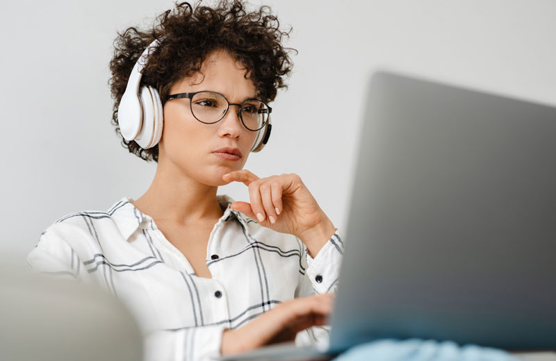 Работа оператором в Авито: какие вакансии и зарплаты в службе поддержки?