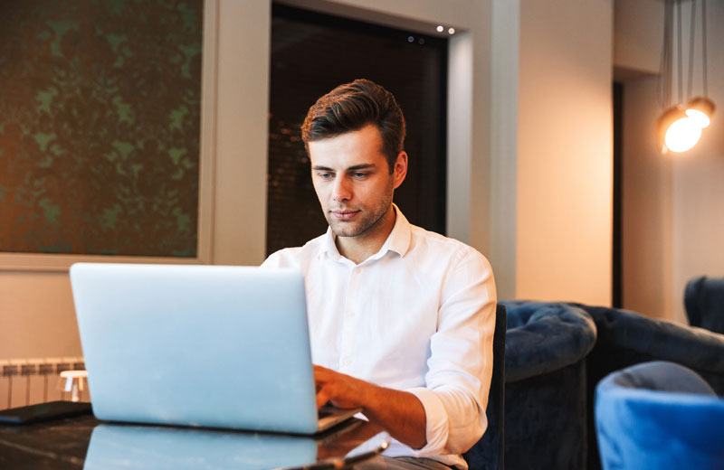 Сколько россиян имеют подработку и сколько времени на нее тратят?